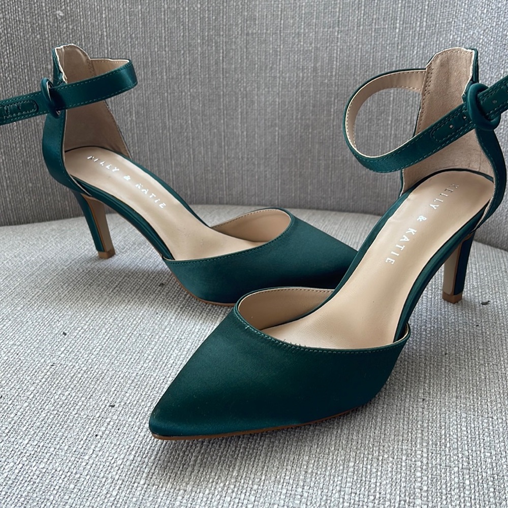 Beautiful green satin heels size 6